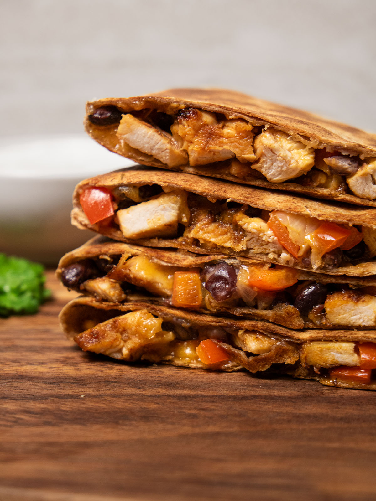 kesadilijos-su-vistiena Kesadilijos su vištiena ir daržovėmis.