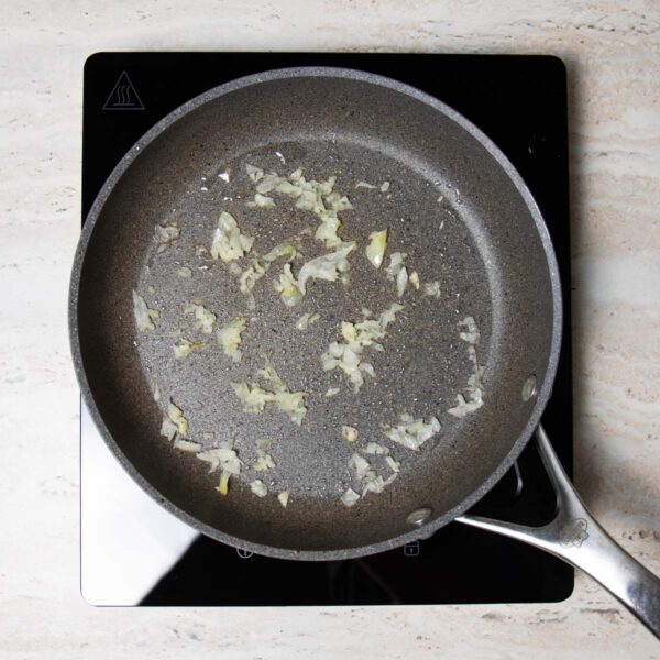 Makaronų su faršu instrukcijos: 1 žingsnis.