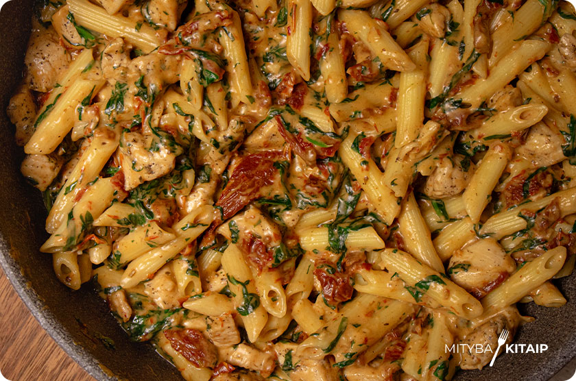 Makaronų su vištiena recepto viršelis.